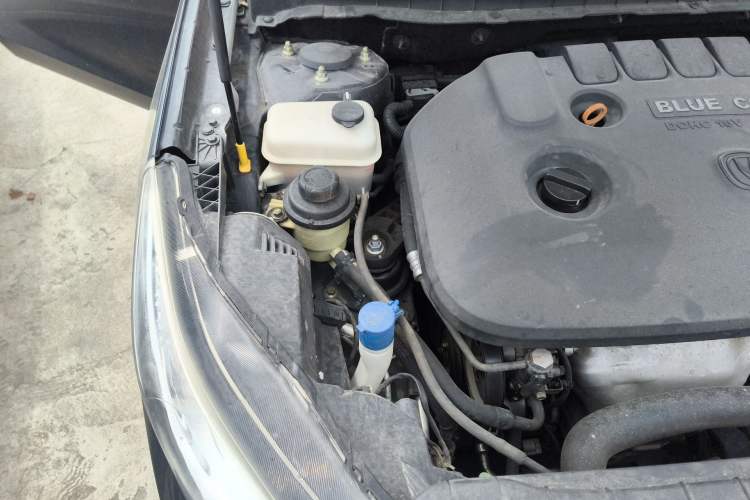 Used CHANGAN Eado 2013 1.6L Manual Luxury Model China V Standard Engine Bay Right