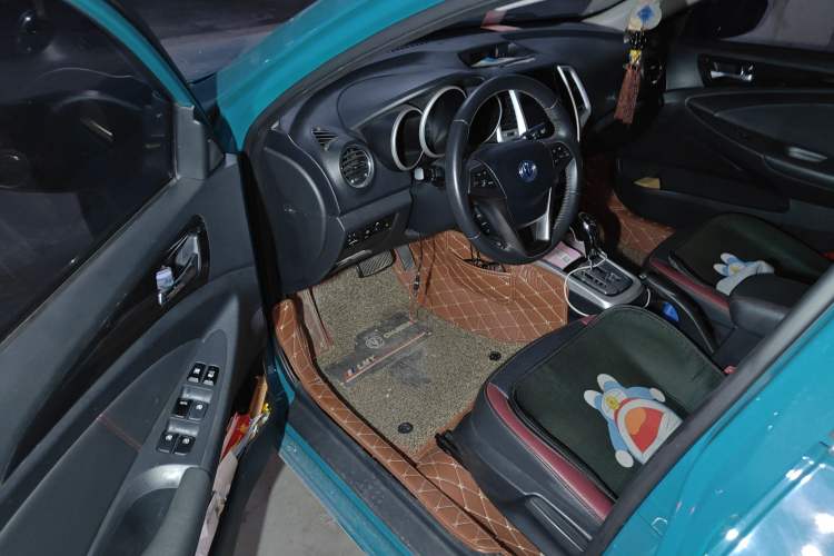Used CHANGAN Eado 2013 1.6L Automatic ZhiKu Model China IV Standard Driver Seat