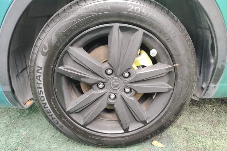 Used CHANGAN Eado 2013 1.6L Automatic Junku Model China IV Standard Left Front Wheel Hub