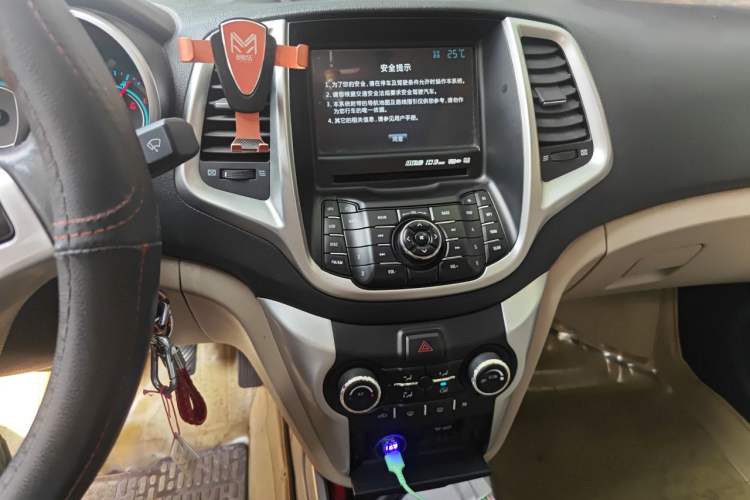 Used CHANGAN Eado 2013 1.6L Manual Luxury Model China V Standard Audio And AC Panel