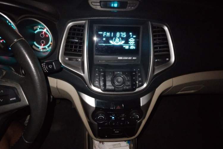 Used CHANGAN Eado 2013 1.6L Manual Elite Model China IV Standard Audio And AC Panel