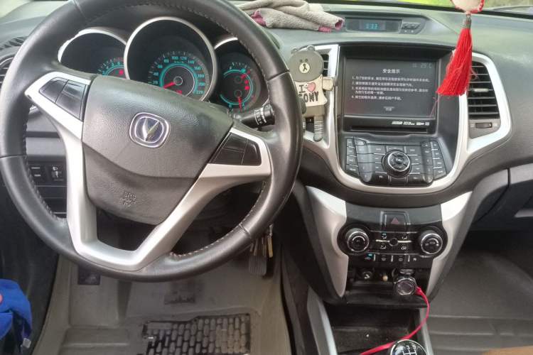 Used CHANGAN Eado 2013 1.6L Manual ZhiKu Model China IV Standard Center Console
