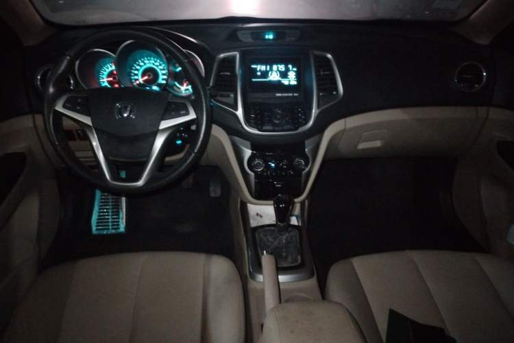 Used CHANGAN Eado 2013 1.6L Manual Elite Model China IV Standard Center Console