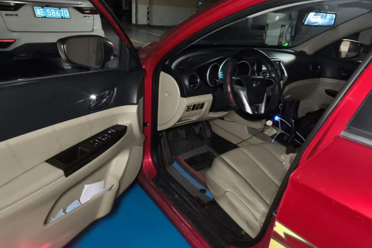 Used CHANGAN Eado 2013 1.6L Manual Luxury Model China V Standard Driver Seat