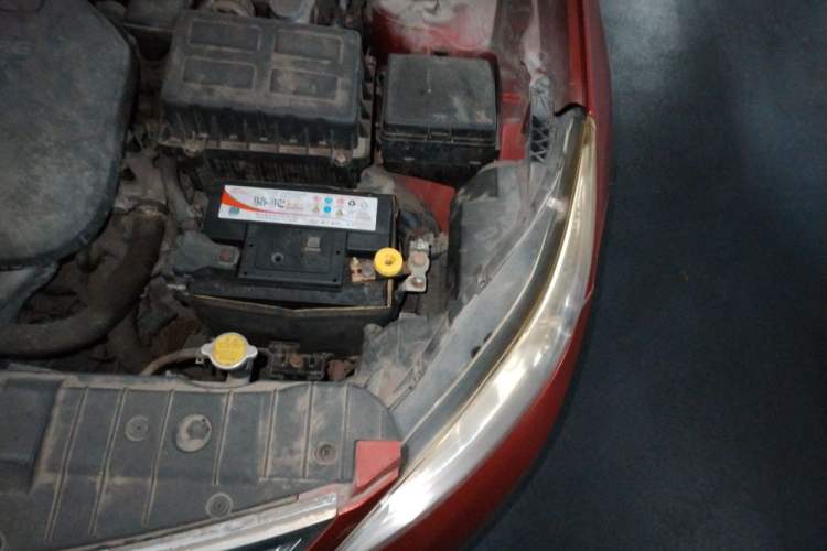 Used CHANGAN Eado 2013 1.6L Manual Elite Model China IV Standard Engine Bay Left