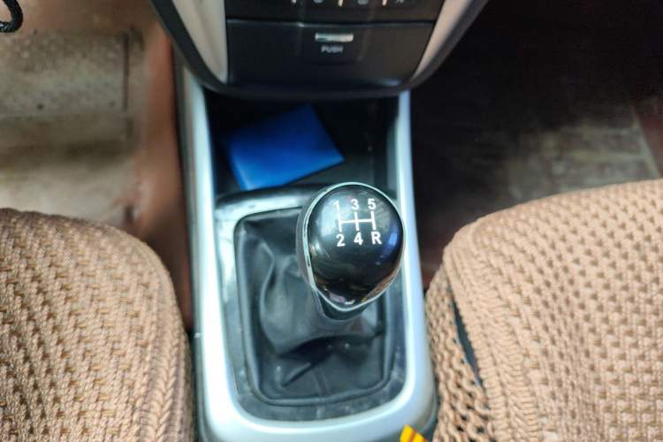 Used CHANGAN Eado 2013 1.6L Manual Junku Model China V Standard Gear Lever