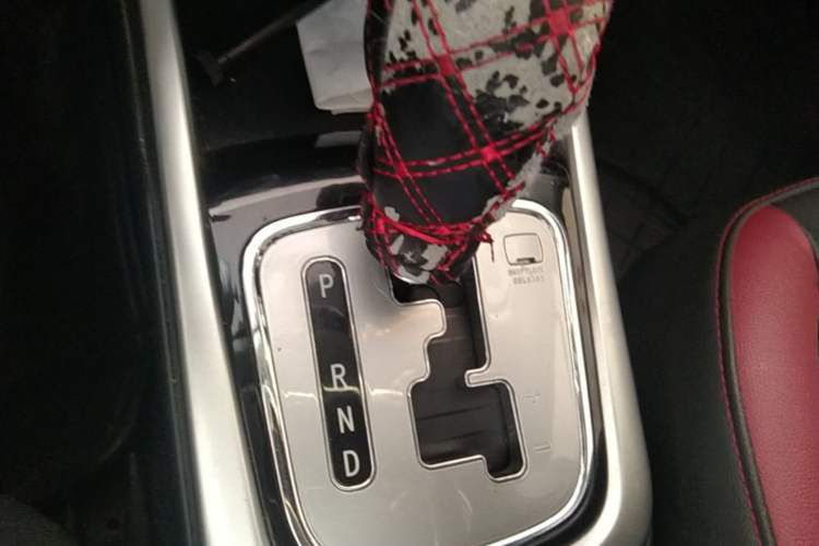 Used CHANGAN Eado 2013 1.6L Automatic ZhiKu Model China IV Standard Gear Lever
