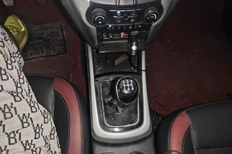 Used CHANGAN Eado 2013 1.6L Manual Junku Model China V Standard Gear Lever