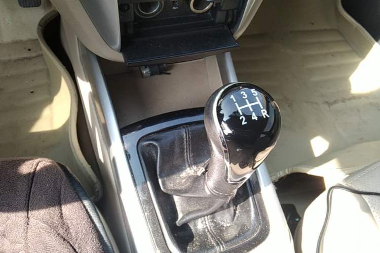 Used CHANGAN Eado 2013 1.6L Manual Luxury Model China V Standard Gear Lever