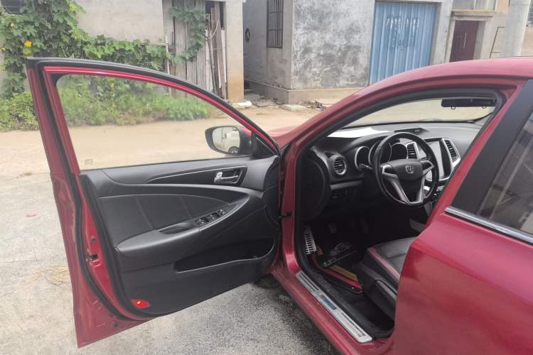 Used CHANGAN Eado 2013 1.6L Manual Junkuo Model China IV Standard Interior 2
