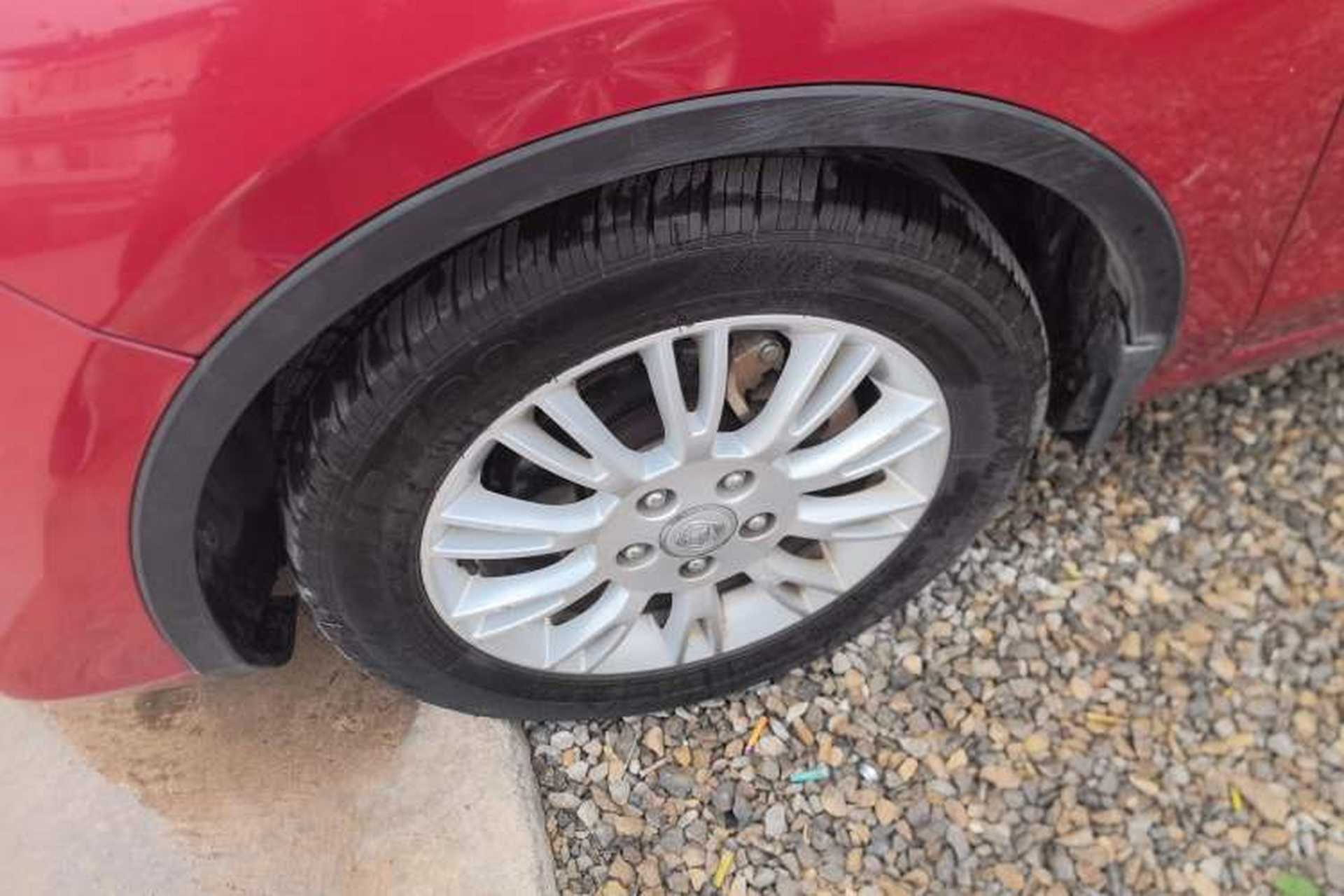 Used CHANGAN Eado 2013 1.6L Manual Junkuo Model China IV Standard Left Front Wheel Hub