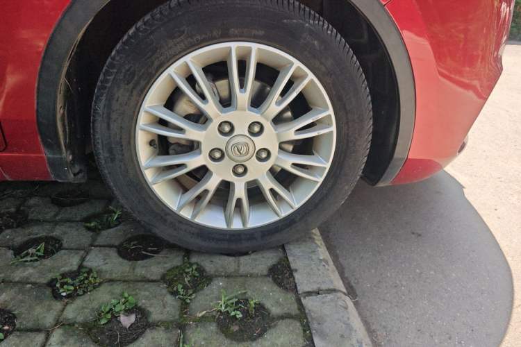 Used CHANGAN Eado 2013 1.6L Automatic ZhiKu Model China V Standard Right Front Wheel Hub