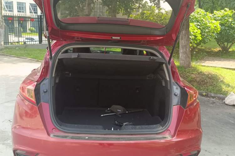 Used CHANGAN Eado 2013 1.6L Manual ZhiKu Model China IV Standard Trunk