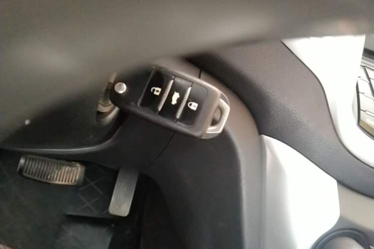 Used CHANGAN Eado 2013 1.6L Automatic ZhiKu Model China IV Standard Vehicle Key