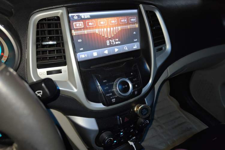 Used CHANGAN Eado 2013 1.6L Manual Elite Model China IV Standard Audio And AC Panel