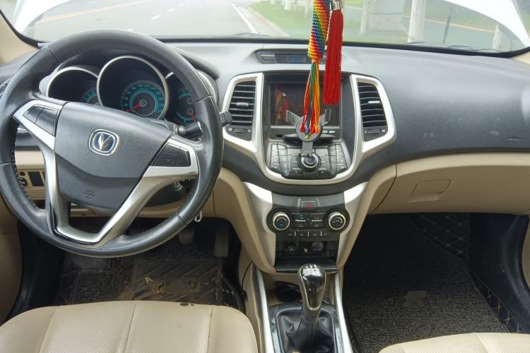 Used CHANGAN Eado 2013 1.6L Manual Luxury Model China V Standard Center Console