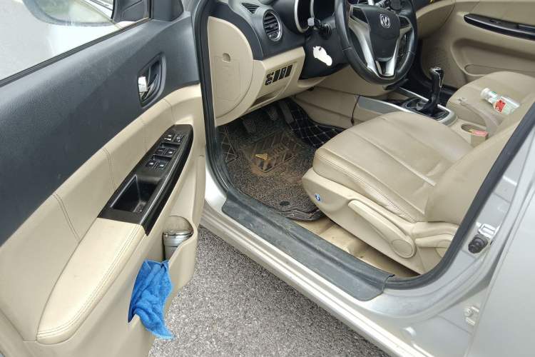 Used CHANGAN Eado 2013 1.6L Manual Luxury Model China V Standard Driver Seat
