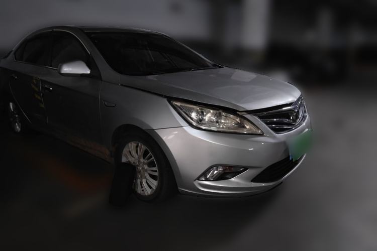 Used CHANGAN Eado 2013 1.6L Manual Elite Model China IV Standard Front Right 45 Deg
