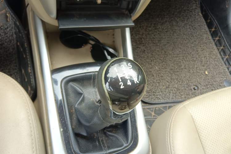 Used CHANGAN Eado 2013 1.6L Manual Luxury Model China V Standard Gear Lever
