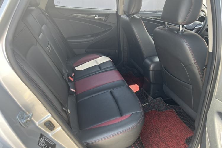 Used CHANGAN Eado 2013 1.6L Manual ZhiKu Model China IV Standard Interior 2