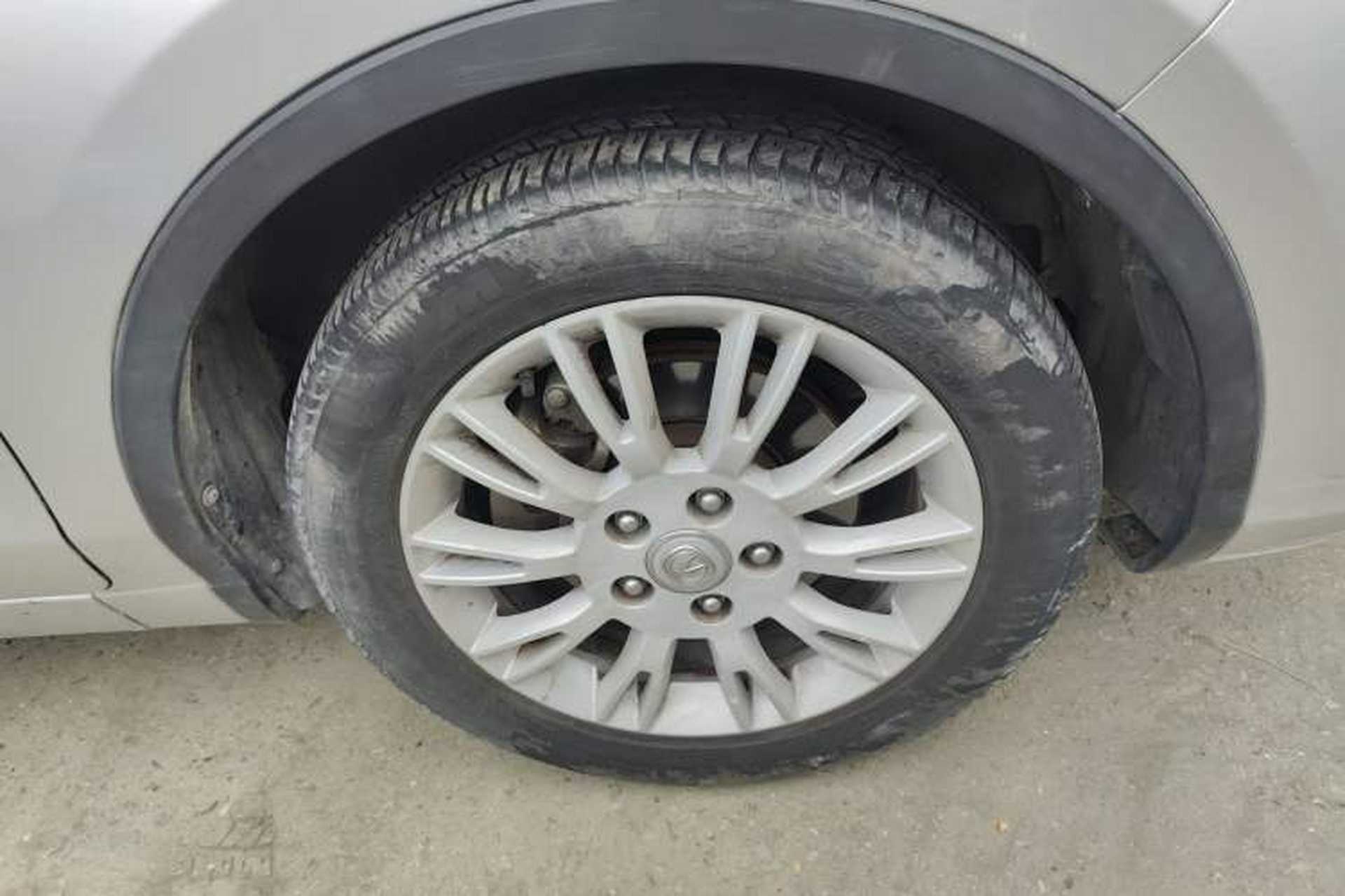 Used CHANGAN Eado 2013 1.6L Manual ZhiKu Model China IV Standard Right Front Wheel Hub