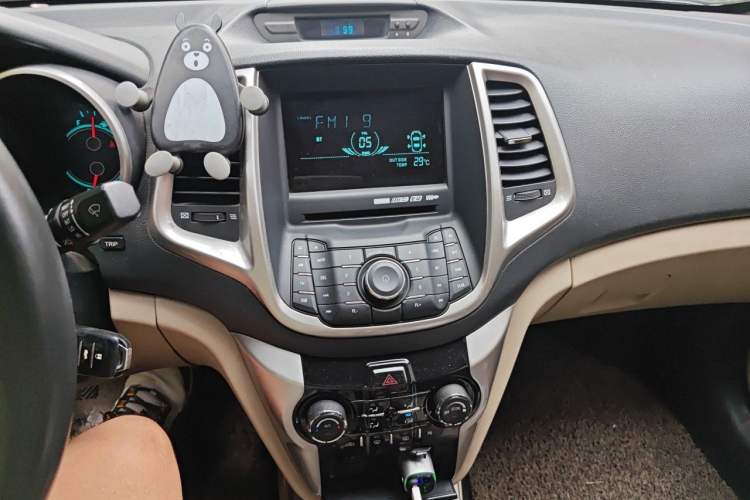 Used CHANGAN Eado 2013 1.6L Manual Luxury Model China V Standard Audio And AC Panel