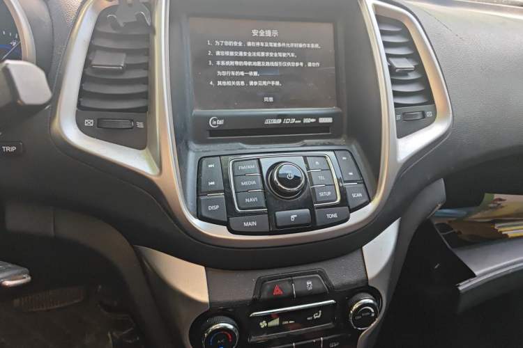 Used CHANGAN Eado 2013 1.6L Automatic ZhiKu Model China IV Standard Audio And AC Panel