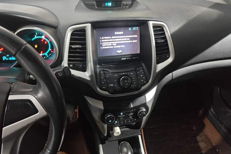 Used CHANGAN Eado 2013 1.6L Automatic ZhiKu Model China IV Standard Audio And AC Panel