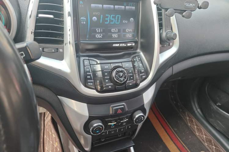 Used CHANGAN Eado 2013 1.6L Automatic ZhiKu Model China IV Standard Audio And AC Panel