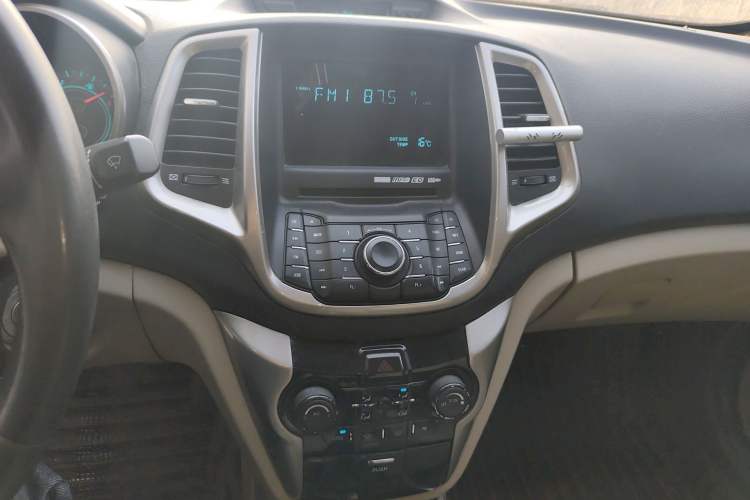 Used CHANGAN Eado 2013 1.6L Manual Elite Model China IV Standard Audio And AC Panel