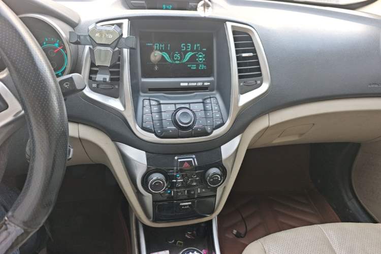 Used CHANGAN Eado 2013 1.6L Manual Luxury Model China V Standard Audio And AC Panel