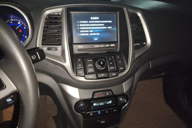 Used CHANGAN Eado 2013 1.6L Automatic Junku Model China IV Standard Audio And AC Panel