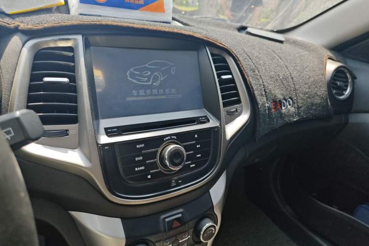 Used CHANGAN Eado 2013 1.5T Automatic Cool Edition Audio And AC Panel