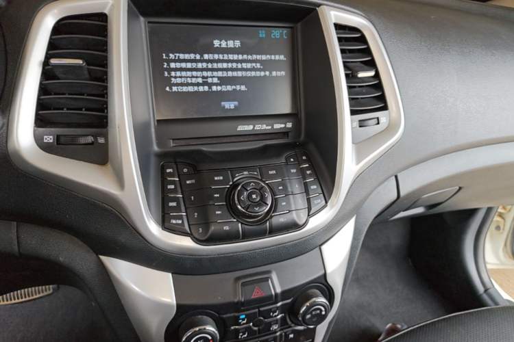 Used CHANGAN Eado 2013 1.6L Automatic ZhiKu Model China IV Standard Audio And AC Panel