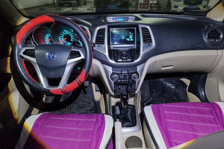 Used CHANGAN Eado 2013 1.6L Manual Luxury Model China V Standard Center Console