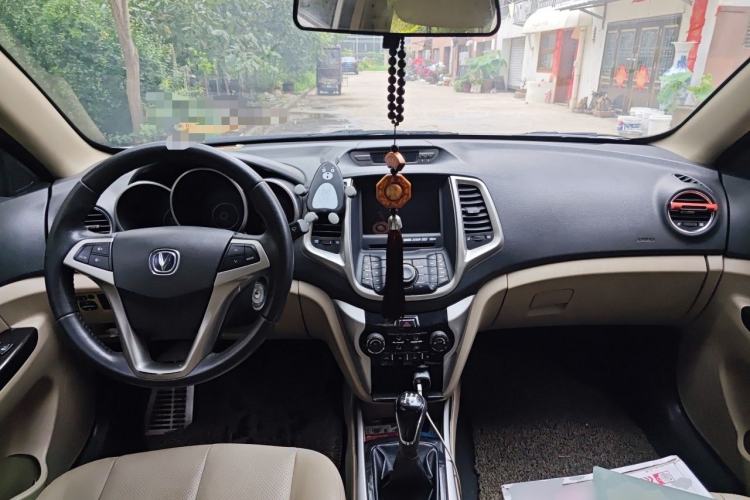 Used CHANGAN Eado 2013 1.6L Manual Luxury Model China V Standard Center Console