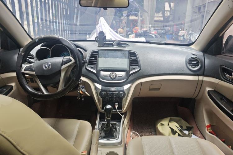 Used CHANGAN Eado 2013 1.6L Manual Elite Model China IV Standard Center Console