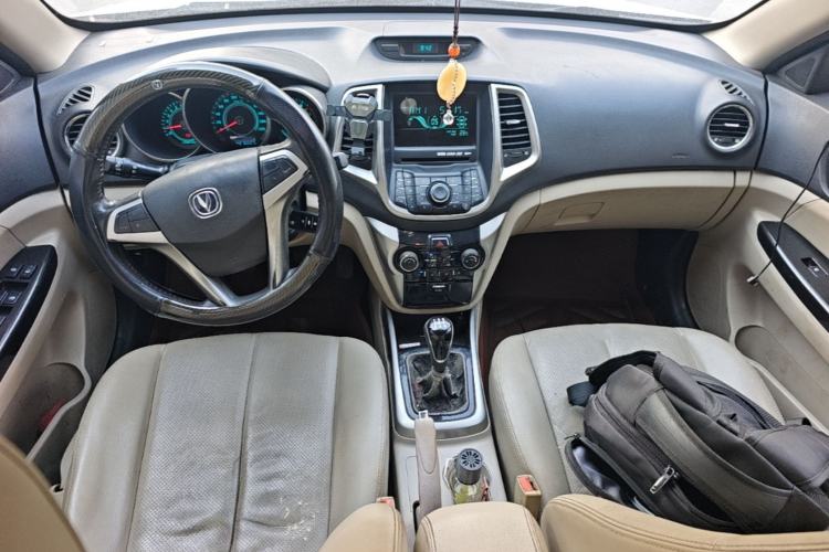 Used CHANGAN Eado 2013 1.6L Manual Luxury Model China V Standard Center Console
