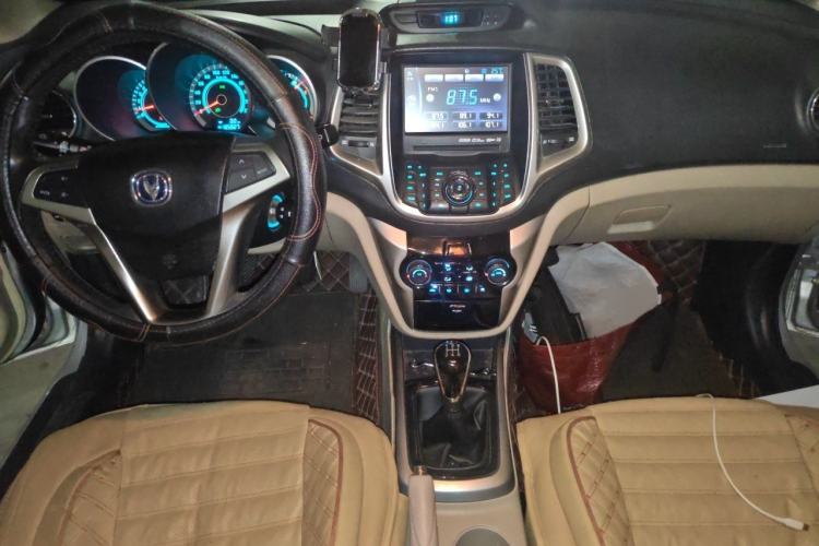 Used CHANGAN Eado 2013 1.6L Manual Luxury Model China V Standard Center Console