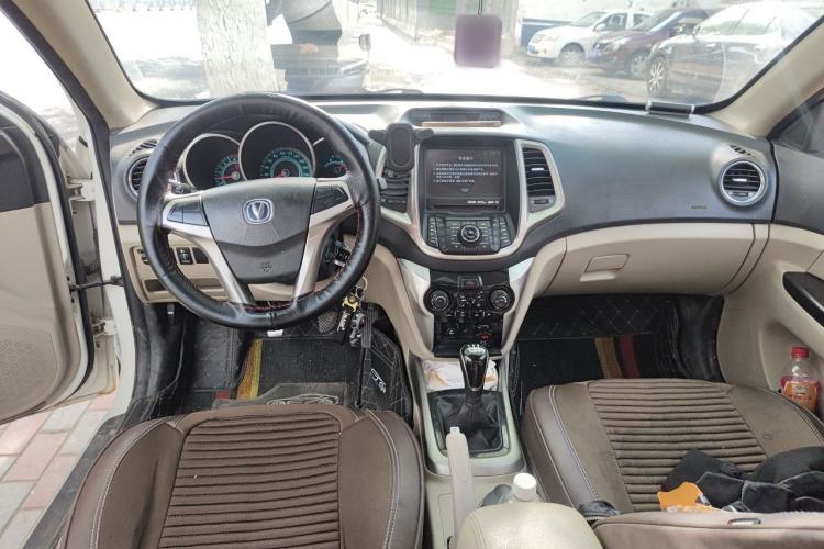 Used CHANGAN Eado 2013 1.6L Manual Luxury Model China V Standard Center Console