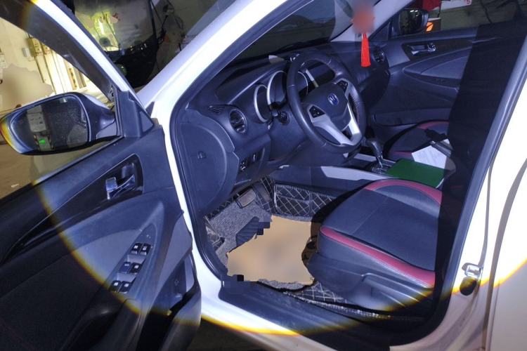 Used CHANGAN Eado 2013 1.6L Automatic Junku Model China IV Standard Driver Seat