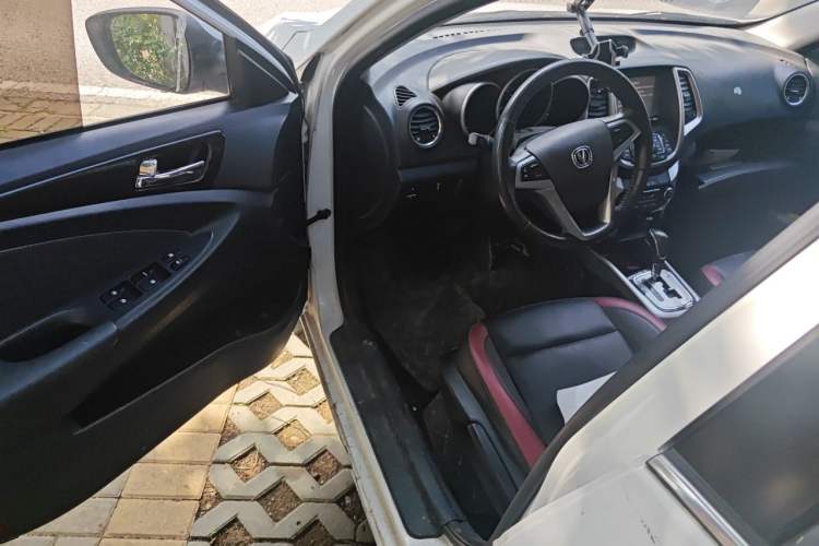 Used CHANGAN Eado 2013 1.6L Automatic ZhiKu Model China IV Standard Driver Seat