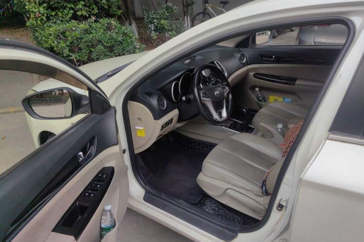 Used CHANGAN Eado 2013 1.6L Manual Luxury Model China V Standard Driver Seat