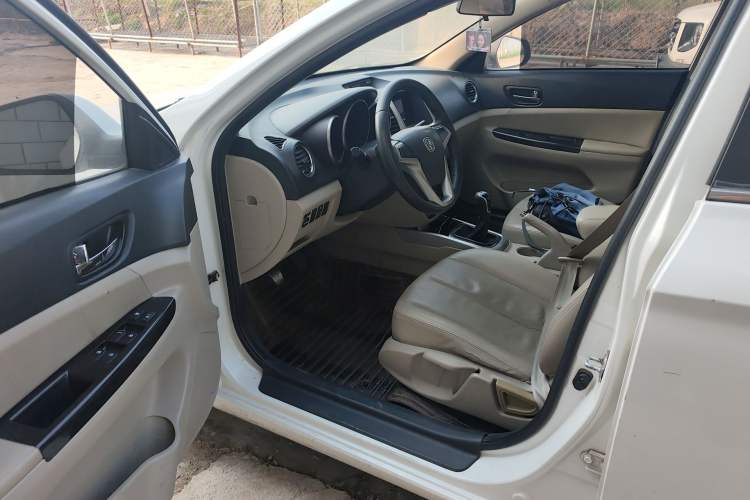 Used CHANGAN Eado 2013 1.6L Manual Elite Model China IV Standard Driver Seat