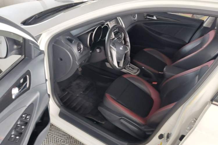 Used CHANGAN Eado 2013 1.6L Automatic ZhiKu Model China IV Standard Driver Seat