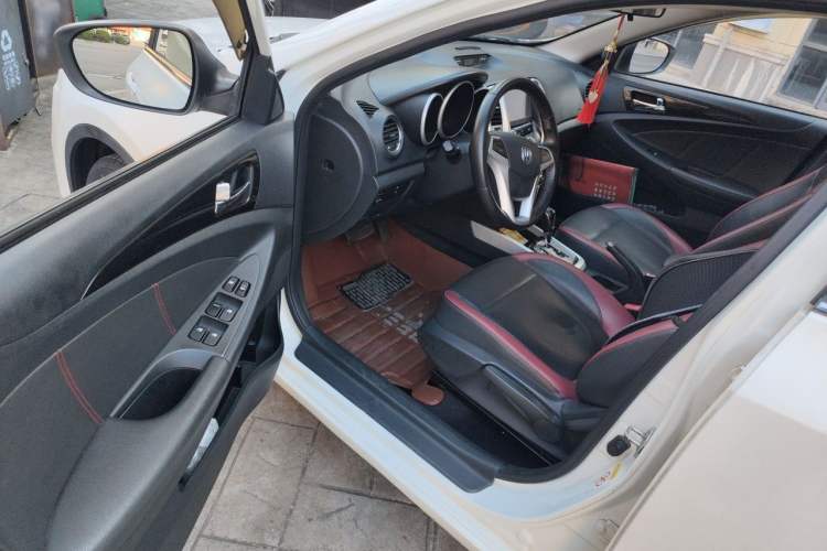 Used CHANGAN Eado 2013 1.6L Automatic Junku Model China IV Standard Driver Seat