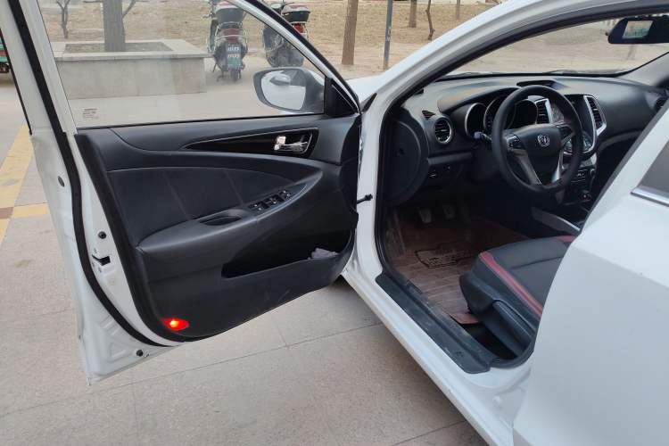 Used CHANGAN Eado 2013 1.6L Manual Junkuo Model China IV Standard Driver Seat