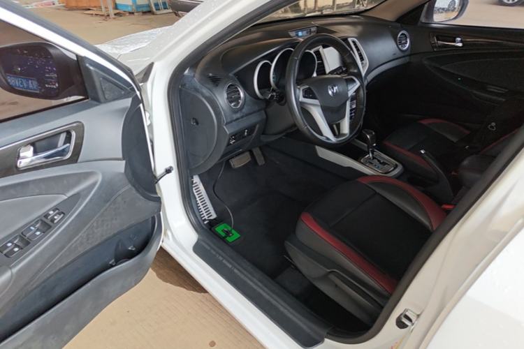 Used CHANGAN Eado 2013 1.6L Automatic ZhiKu Model China IV Standard Driver Seat
