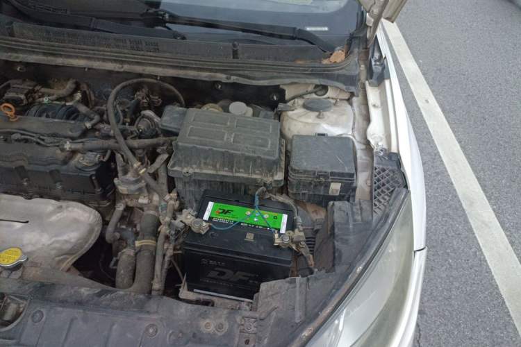 Used CHANGAN Eado 2013 1.6L Manual ZhiKu Model China IV Standard Engine Bay Left