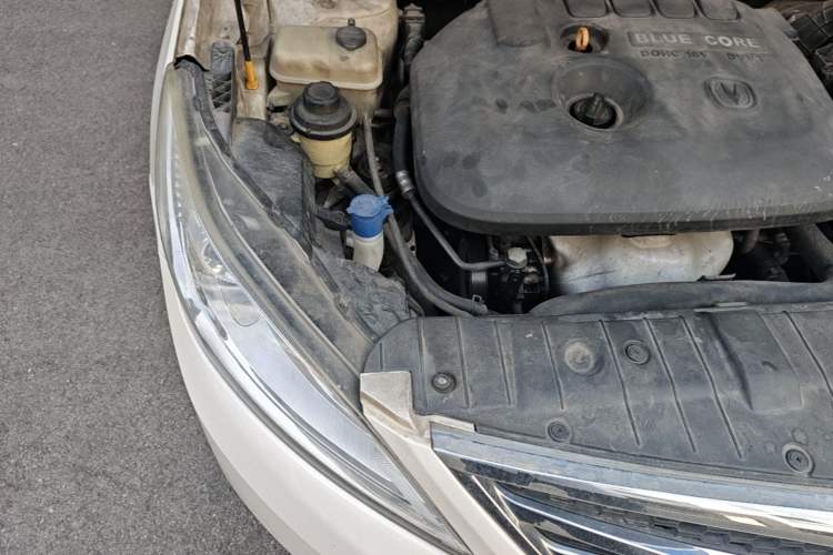 Used CHANGAN Eado 2013 1.6L Manual Luxury Model China V Standard Engine Bay Right